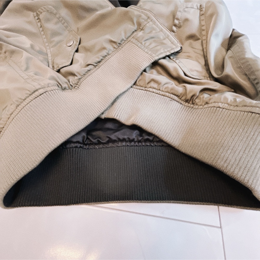 INGNI(イング)のINGNI(イング)リバーシブル アウター 上着 ジャンパー 黒×カーキー M レディースのジャケット/アウター(ナイロンジャケット)の商品写真