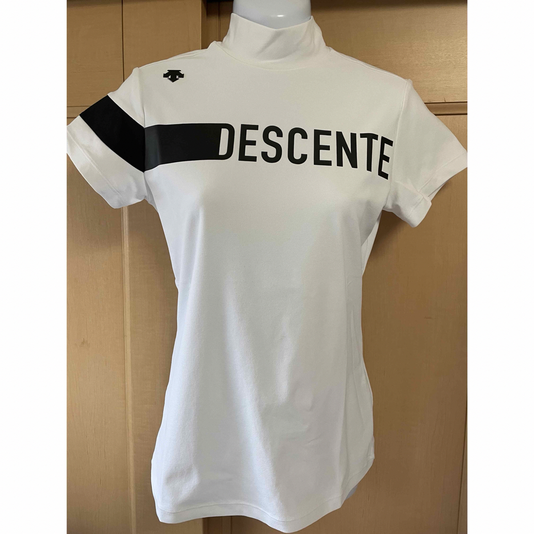 DESCENTE(デサント)のデサント　レディースゴルフウェア　半袖ハイネック　M 夏物トップス　新品未使用 スポーツ/アウトドアのゴルフ(ウエア)の商品写真