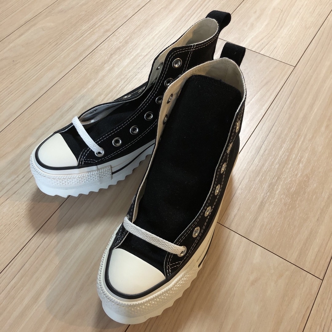 CONVERSE(コンバース)の(試着のみ)コンバース　シャークソール　23cm レディースの靴/シューズ(スニーカー)の商品写真