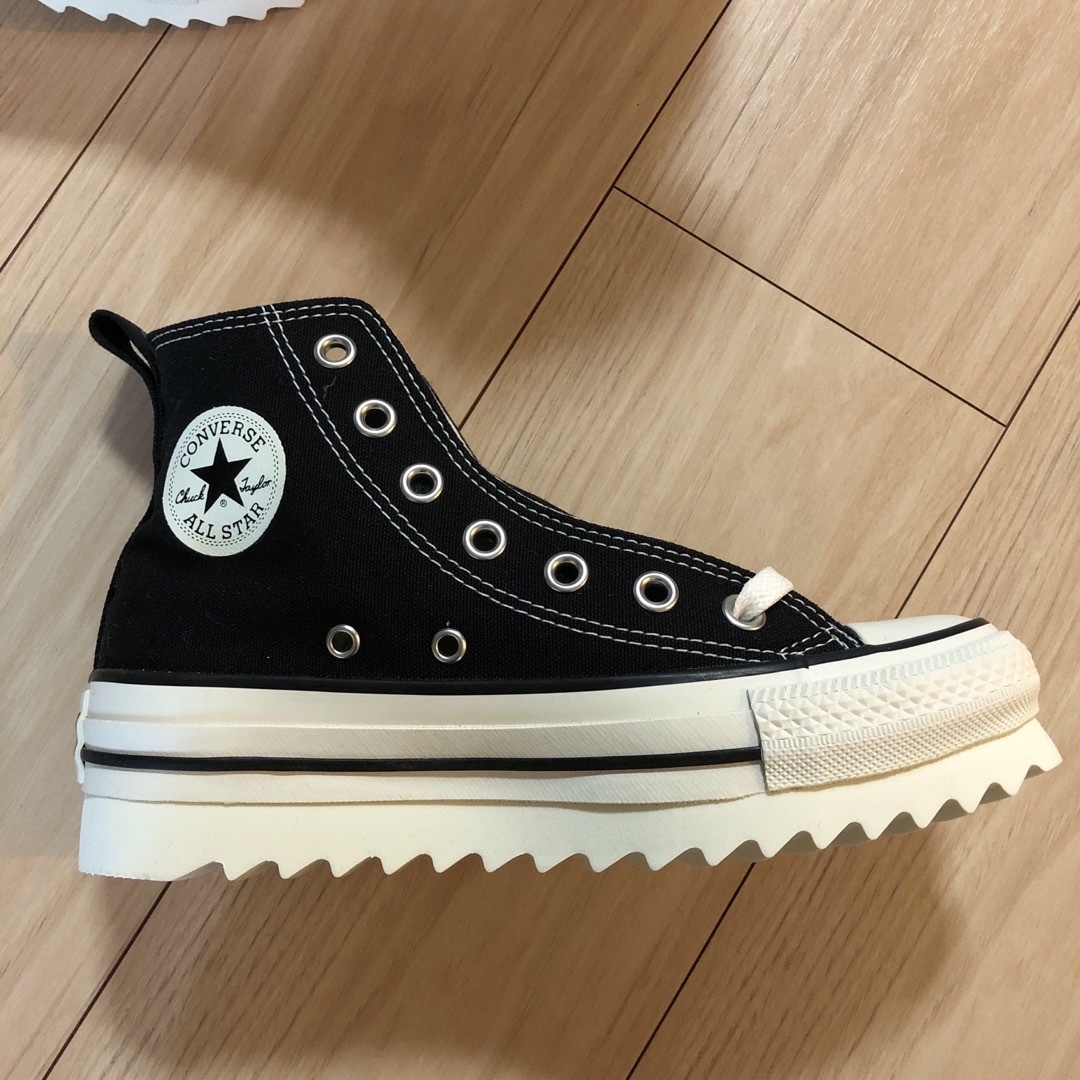 CONVERSE(コンバース)の(試着のみ)コンバース　シャークソール　23cm レディースの靴/シューズ(スニーカー)の商品写真