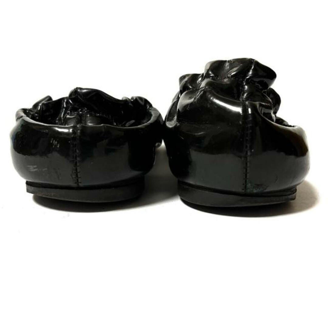 Tory Burch(トリーバーチ)のTORY BURCH(トリーバーチ) フラットシューズ レディース - 黒 エナメル（レザー） レディースの靴/シューズ(その他)の商品写真