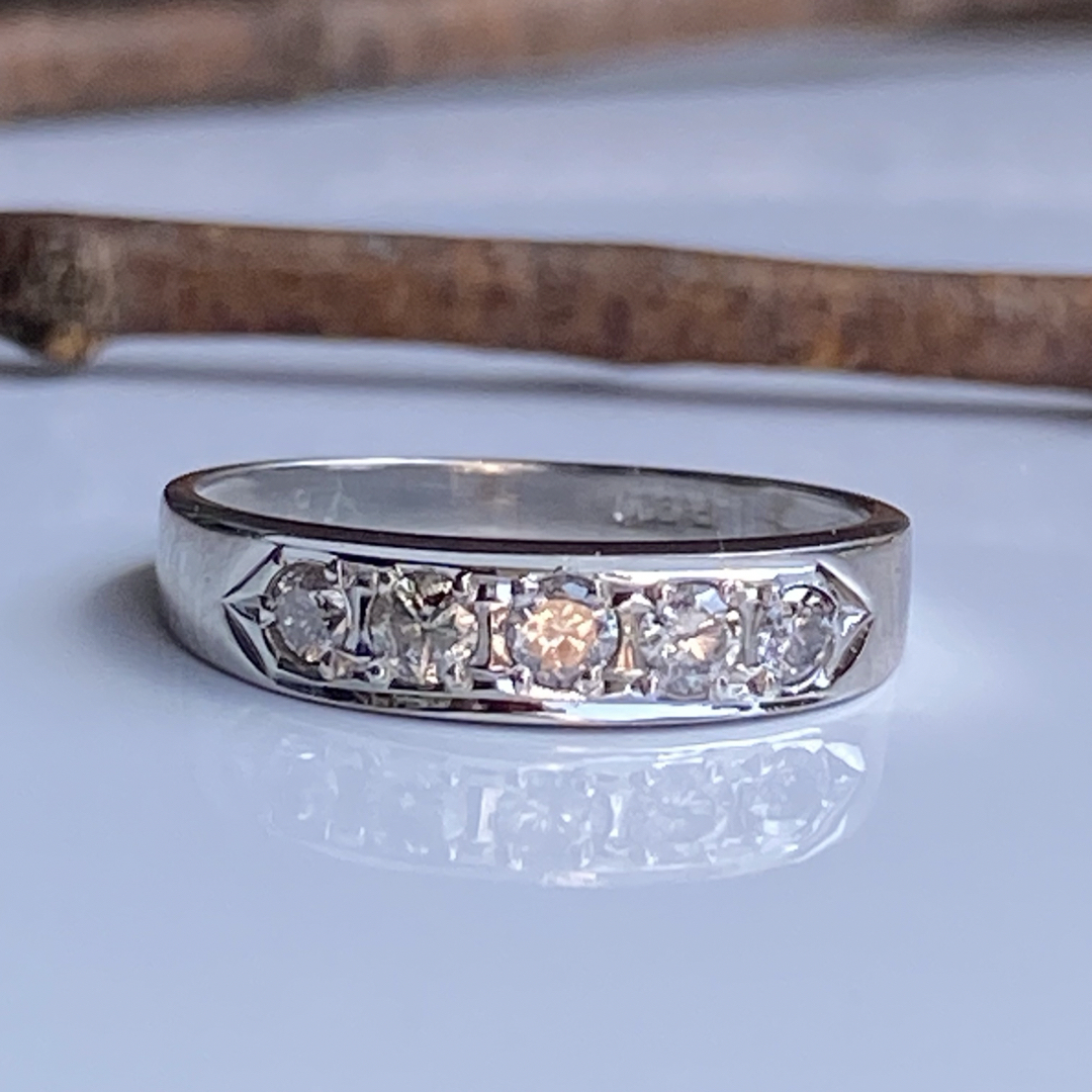 大特価PT900 レトロ一文字ダイヤモンド0.30ct リング レディースのアクセサリー(リング(指輪))の商品写真