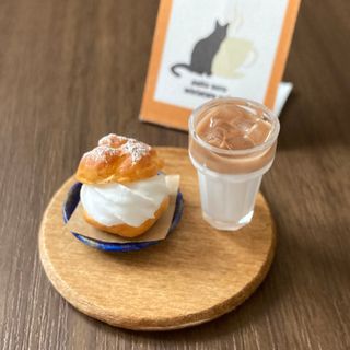 ミニチュアフード  シュークリームとアイスカフェラテ(ミニチュア)