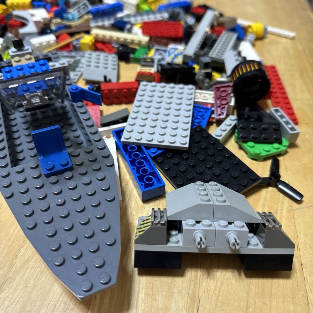 Lego(レゴ)のレゴ（lego）666g！まとめ売り 0.66kg　基本ブロック大量　中古 キッズ/ベビー/マタニティのおもちゃ(知育玩具)の商品写真