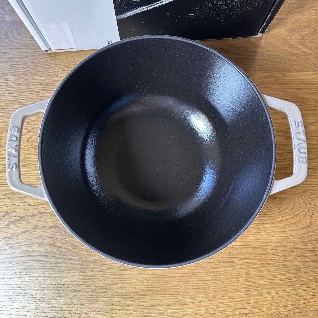 STAUB - 新品 ストウブ ワナベ 20cm サイズL リネン staub STAUB - 新品 ストウブ ワナベ 20cm サイズL リネン staub