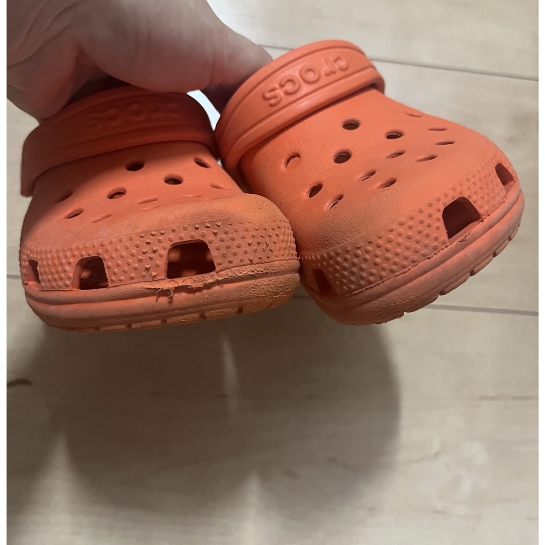 crocs(クロックス)のクロックス  オレンジ キッズ 17.5センチ キッズ/ベビー/マタニティのキッズ靴/シューズ(15cm~)(サンダル)の商品写真