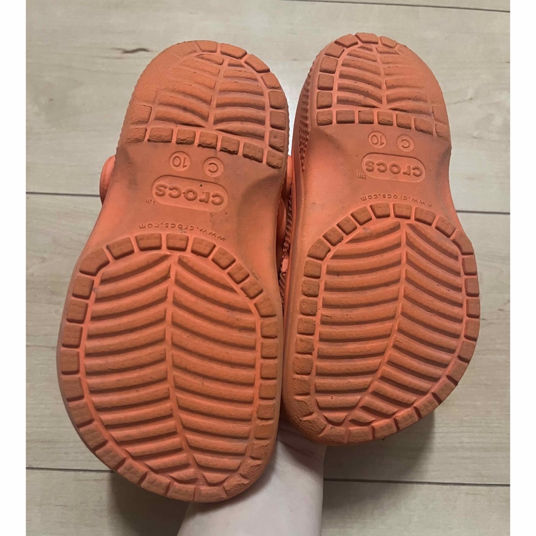 crocs(クロックス)のクロックス  オレンジ キッズ 17.5センチ キッズ/ベビー/マタニティのキッズ靴/シューズ(15cm~)(サンダル)の商品写真
