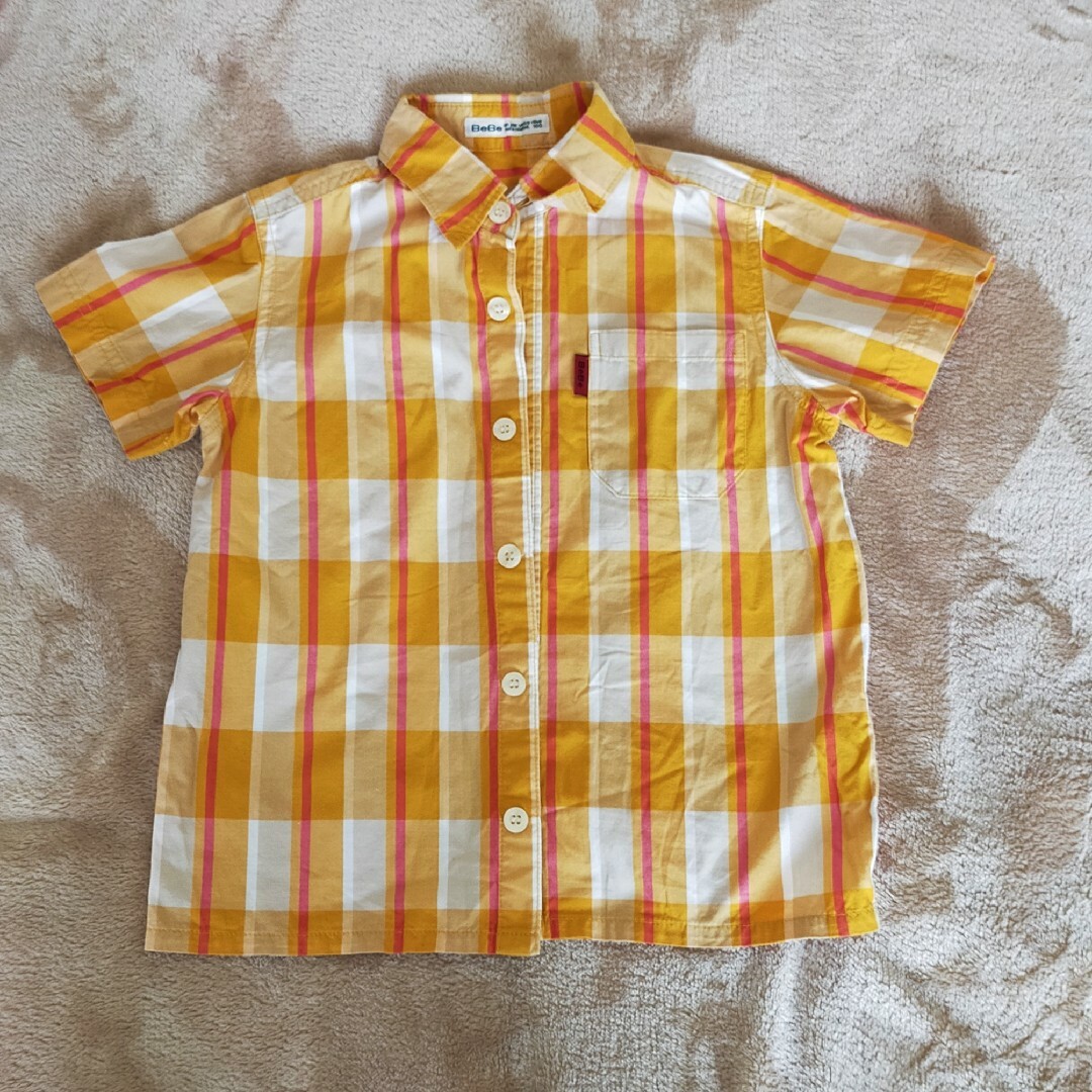 BeBe(ベベ)のシャツ100 キッズ/ベビー/マタニティのキッズ服男の子用(90cm~)(Tシャツ/カットソー)の商品写真