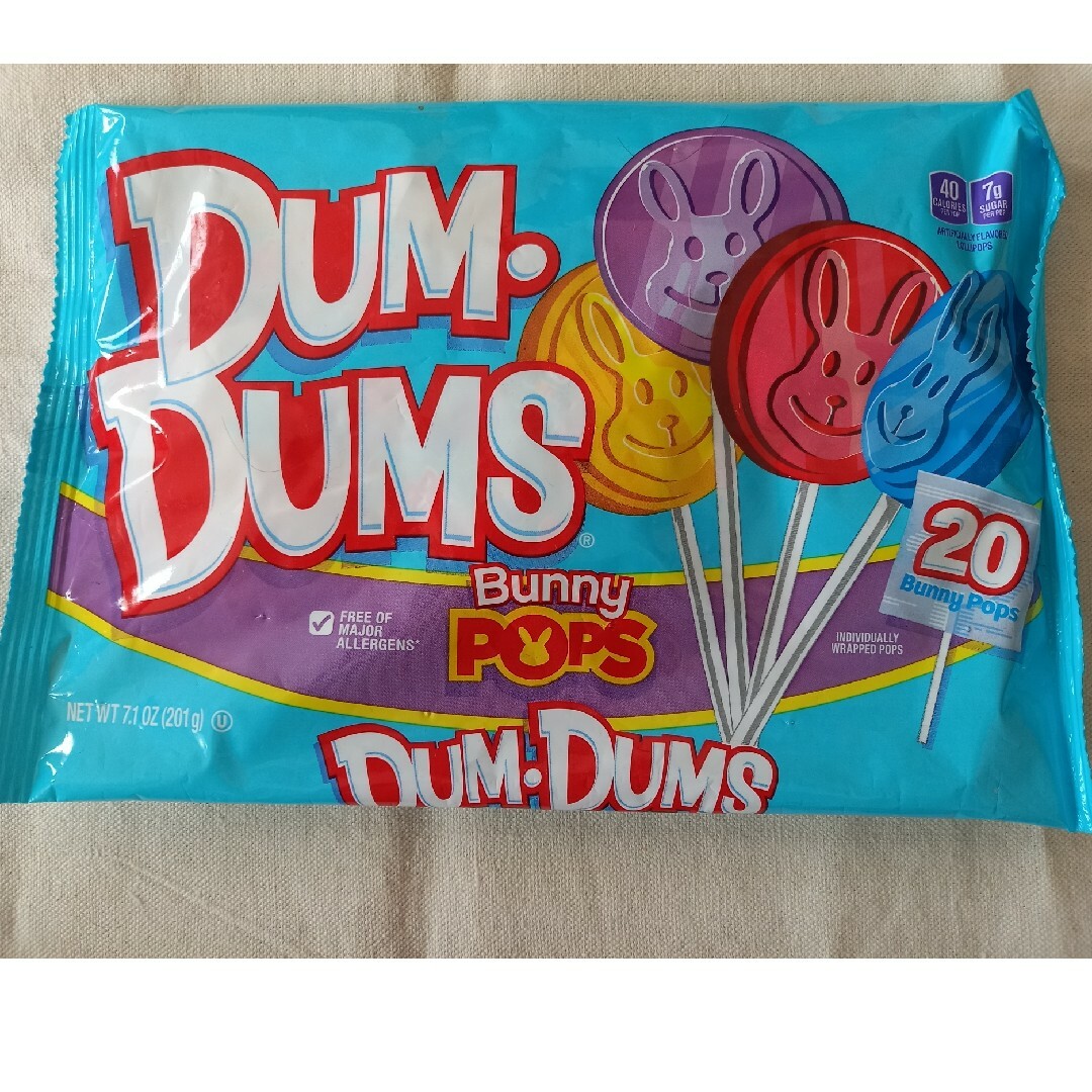 アメリカ人気お菓子 DumDums バニーポップ うさぎ型アメ 食品/飲料/酒の食品(菓子/デザート)の商品写真