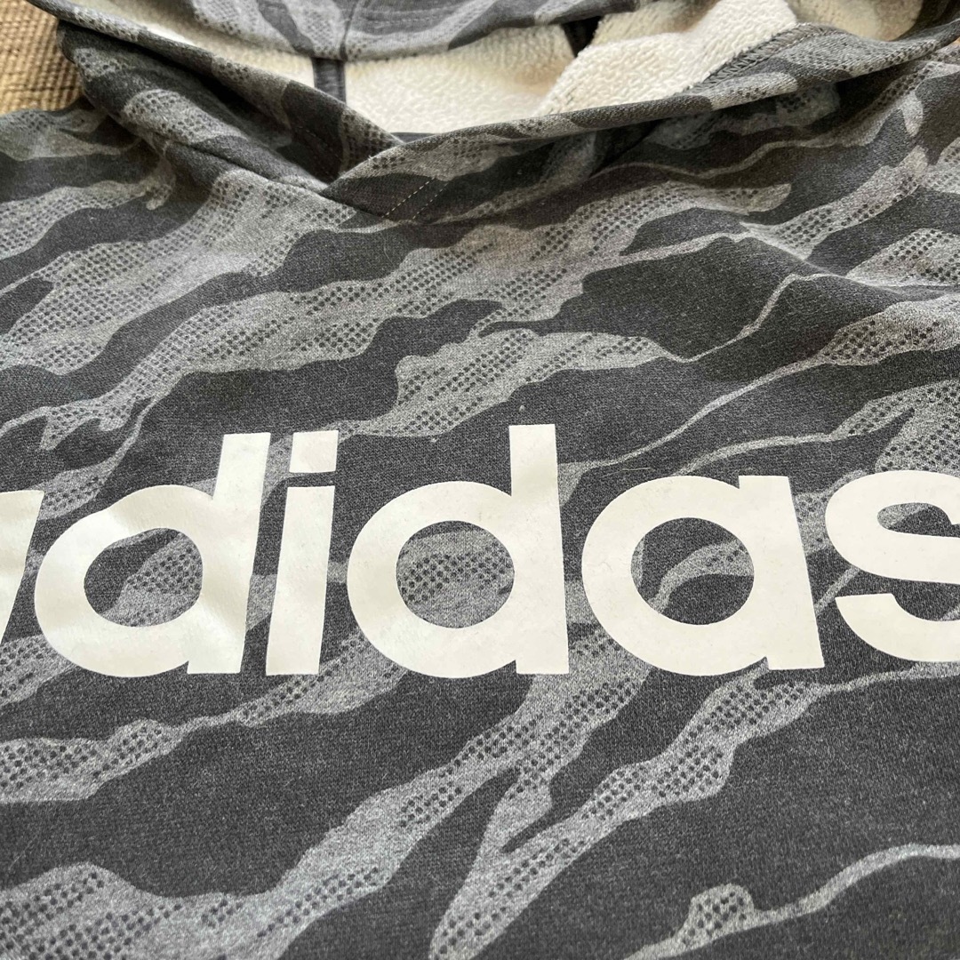 adidas(アディダス)のadidas パーカー　160cm キッズ/ベビー/マタニティのキッズ服男の子用(90cm~)(Tシャツ/カットソー)の商品写真