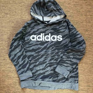 アディダス(adidas)のadidas パーカー　160cm(Tシャツ/カットソー)