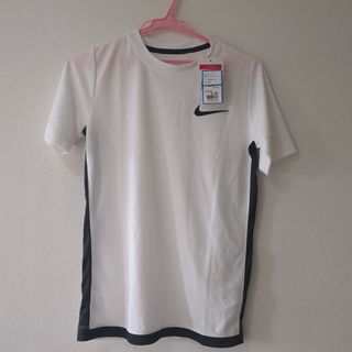 ナイキ(NIKE)のNIKE　DRI-FITTシャツ　新品未使用　160(Tシャツ/カットソー)