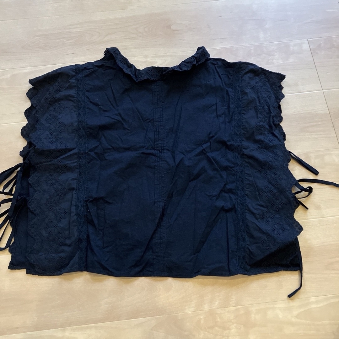 SM2(サマンサモスモス)の新品　羽織りでも可愛い　脇リボンレースベスト　ブラック レディースのトップス(シャツ/ブラウス(半袖/袖なし))の商品写真