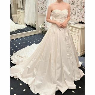 高品質！ウエディングドレス 胸元フリル Aライン ベアトップ 結婚式/披露宴(ウェディングドレス)