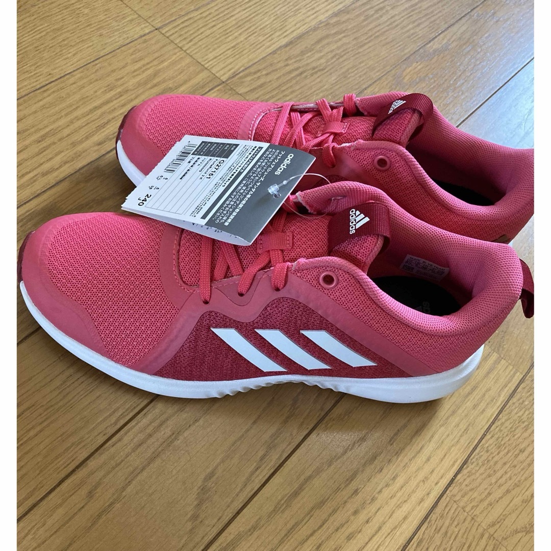 adidas(アディダス)の☆アディダス☆24センチ☆シューズ☆新品☆ピンク☆ スポーツ/アウトドアのトレーニング/エクササイズ(ウォーキング)の商品写真