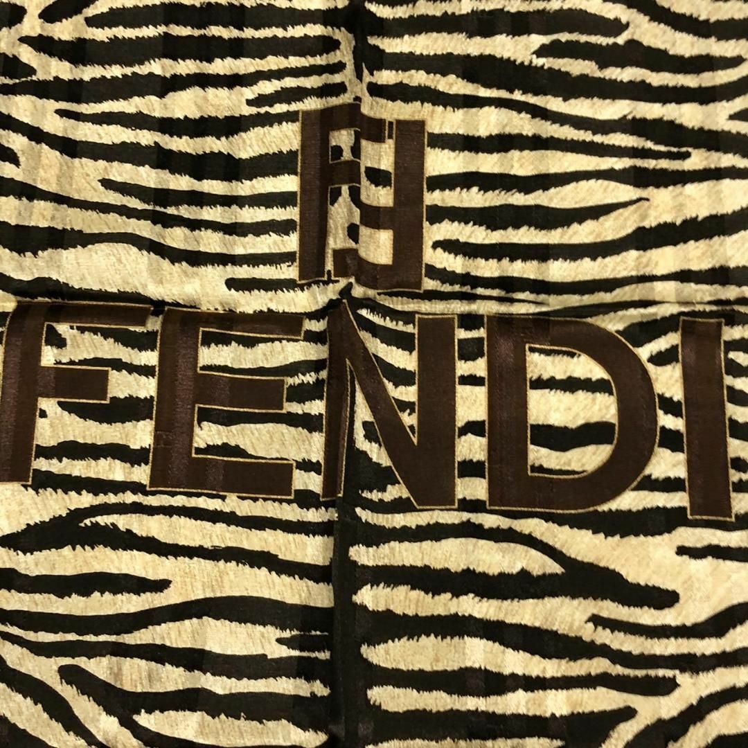 FENDI(フェンディ)のFENDI フェンディ ゼブラ柄 スカーフ バンダナ ブラウン ブランド レディースのファッション小物(バンダナ/スカーフ)の商品写真