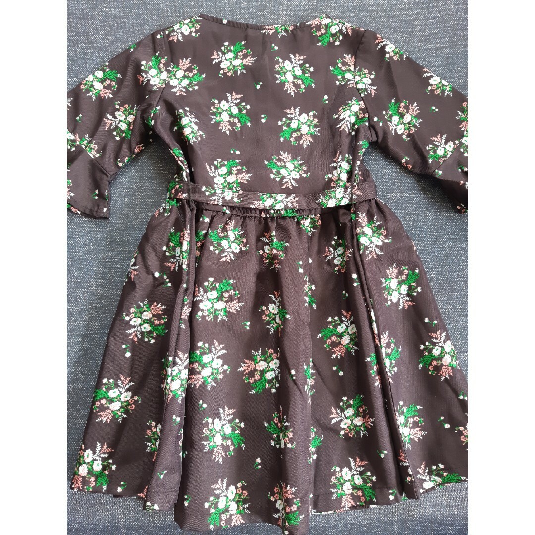 花柄ワンピース👧90cm キッズ/ベビー/マタニティのキッズ服女の子用(90cm~)(ワンピース)の商品写真