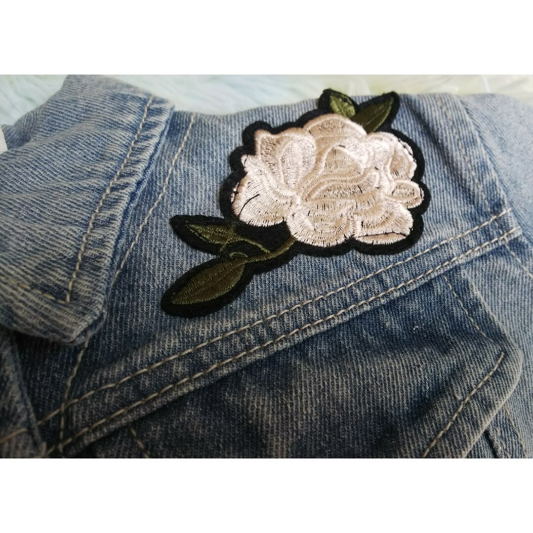 未使用 キッズ 女の子 100 デニムジャケット ダメージ 薔薇 バラ 刺繍 キッズ/ベビー/マタニティのキッズ服女の子用(90cm~)(ジャケット/上着)の商品写真