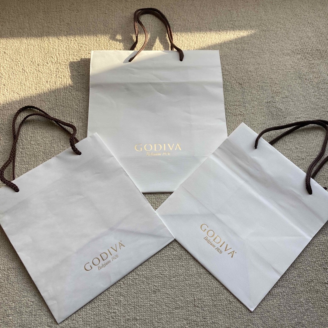 GODIVA(ゴディバ)のGODIVA 紙袋　3枚 レディースのバッグ(ショップ袋)の商品写真