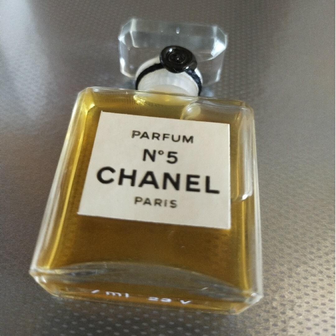 CHANEL(シャネル)のシャネル５番『ピュア・パルファム』7.0ml未開栓品 コスメ/美容の香水(香水(女性用))の商品写真