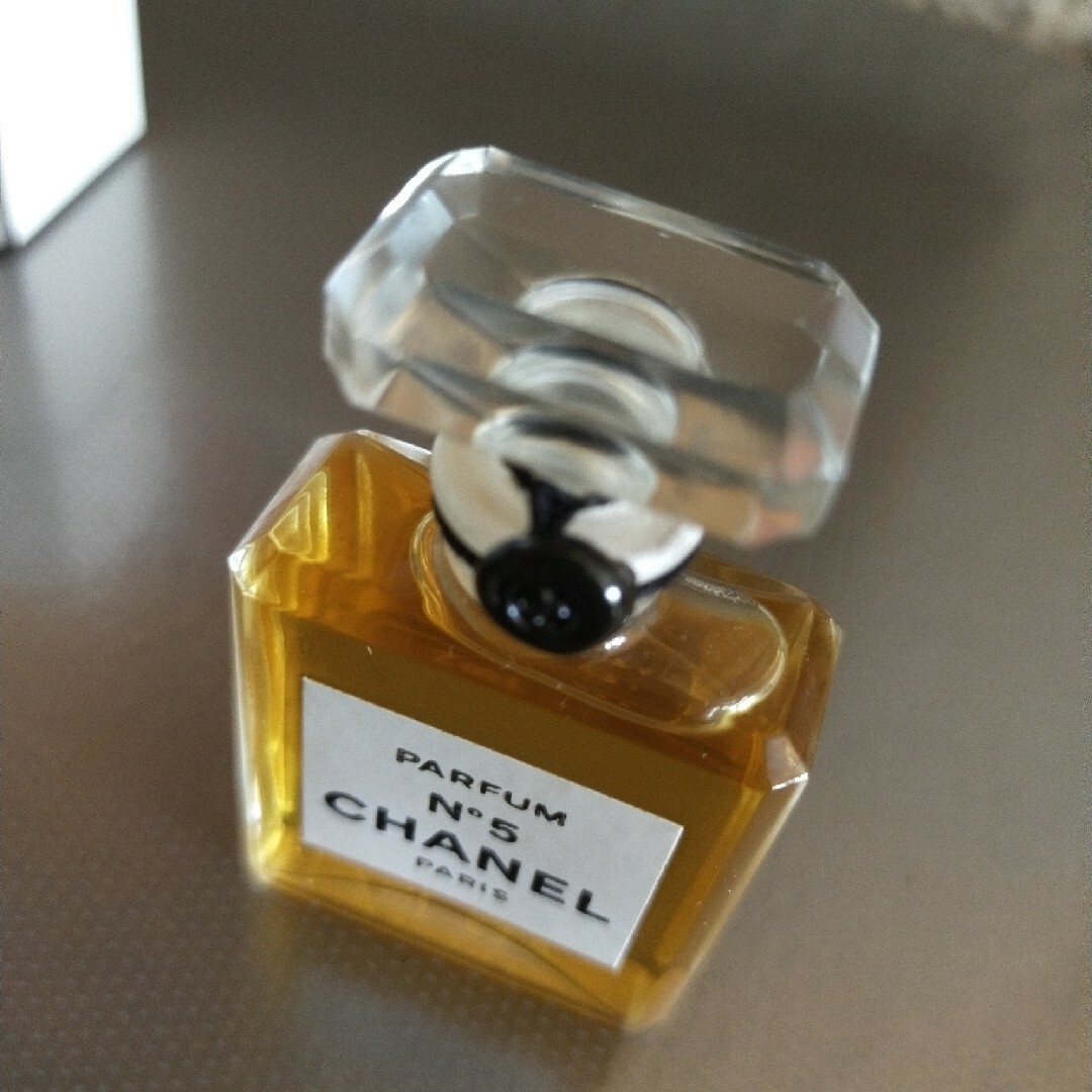 CHANEL(シャネル)のシャネル５番『ピュア・パルファム』7.0ml未開栓品 コスメ/美容の香水(香水(女性用))の商品写真