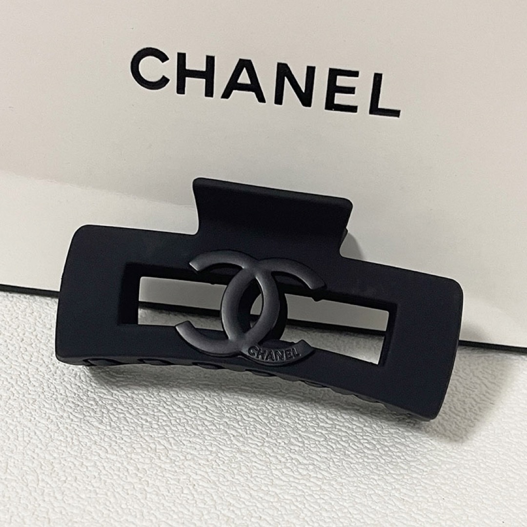 CHANEL(シャネル)の新品　ヘアクリップ　ヘアアクセサリー　ノベルティ レディースのヘアアクセサリー(バレッタ/ヘアクリップ)の商品写真