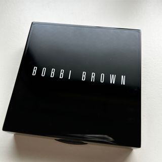 Bobby Brown ハイライティングパウダー 01