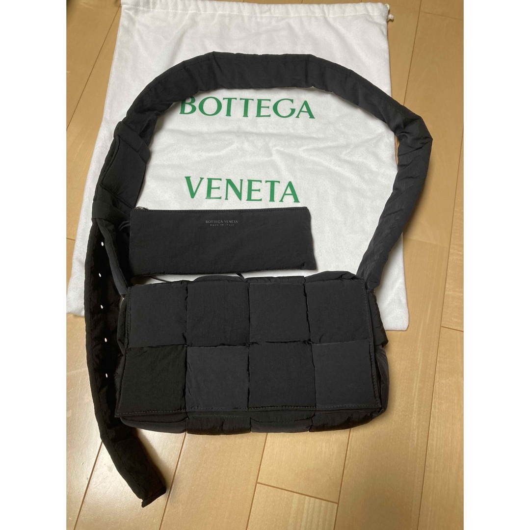 Bottega Veneta(ボッテガヴェネタ)の美品【BOTTEGA VENETA】 ボッテガヴェネタ パデッド テックカセット メンズのバッグ(ショルダーバッグ)の商品写真