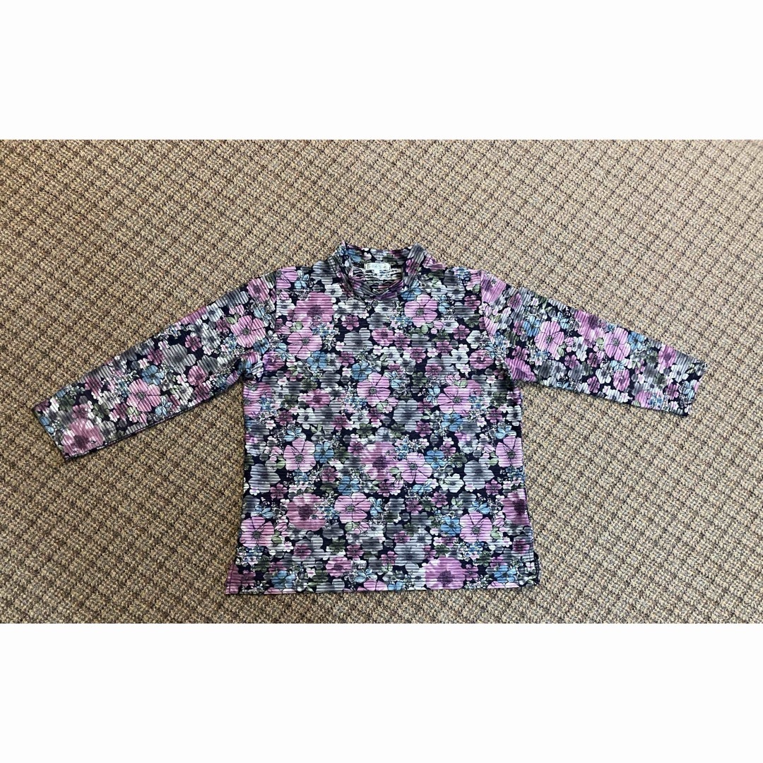 花柄　長袖tシャツ　レディース レディースのトップス(シャツ/ブラウス(長袖/七分))の商品写真