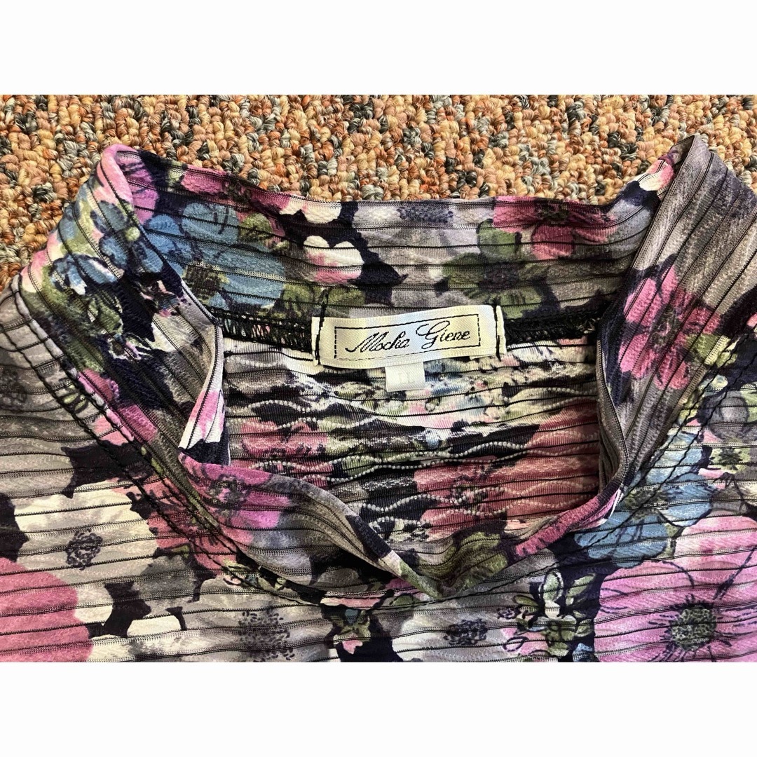 花柄　長袖tシャツ　レディース レディースのトップス(シャツ/ブラウス(長袖/七分))の商品写真