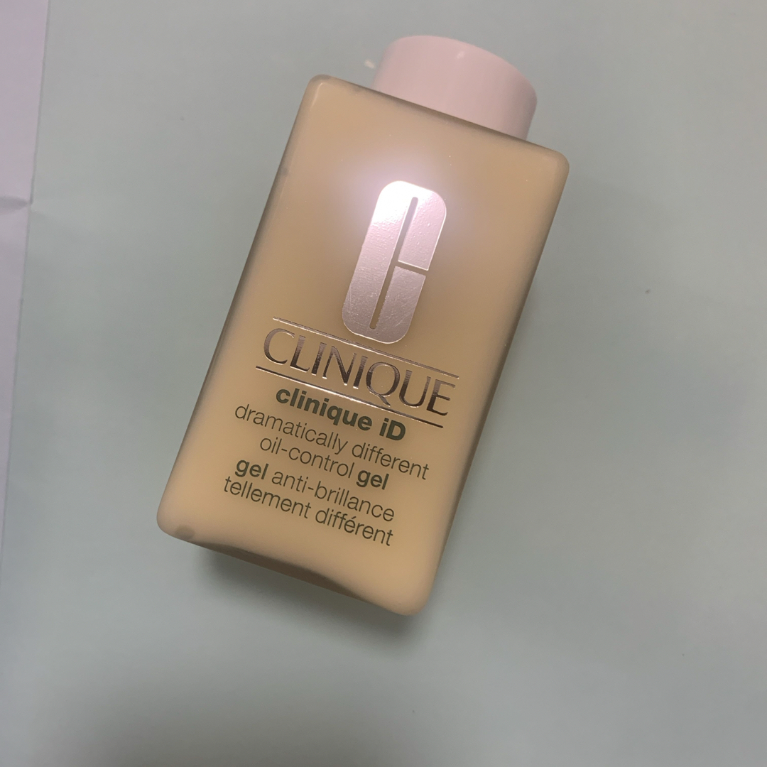 CLINIQUE(クリニーク)の新品　CLINIQUE  ドラマティカリー ディファレント オイルフリー ジェル コスメ/美容のスキンケア/基礎化粧品(美容液)の商品写真