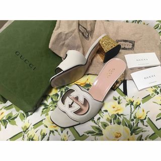 グッチ(Gucci)の新品　未使用　GUCCI ゴールドヒール　サンダル　オフホワイト　ミュール(サンダル)