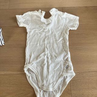 プチバトー(PETIT BATEAU)のプチバトー　フリル半袖ロンパース  12m74【三点おまとめ¥1500】(ロンパース)