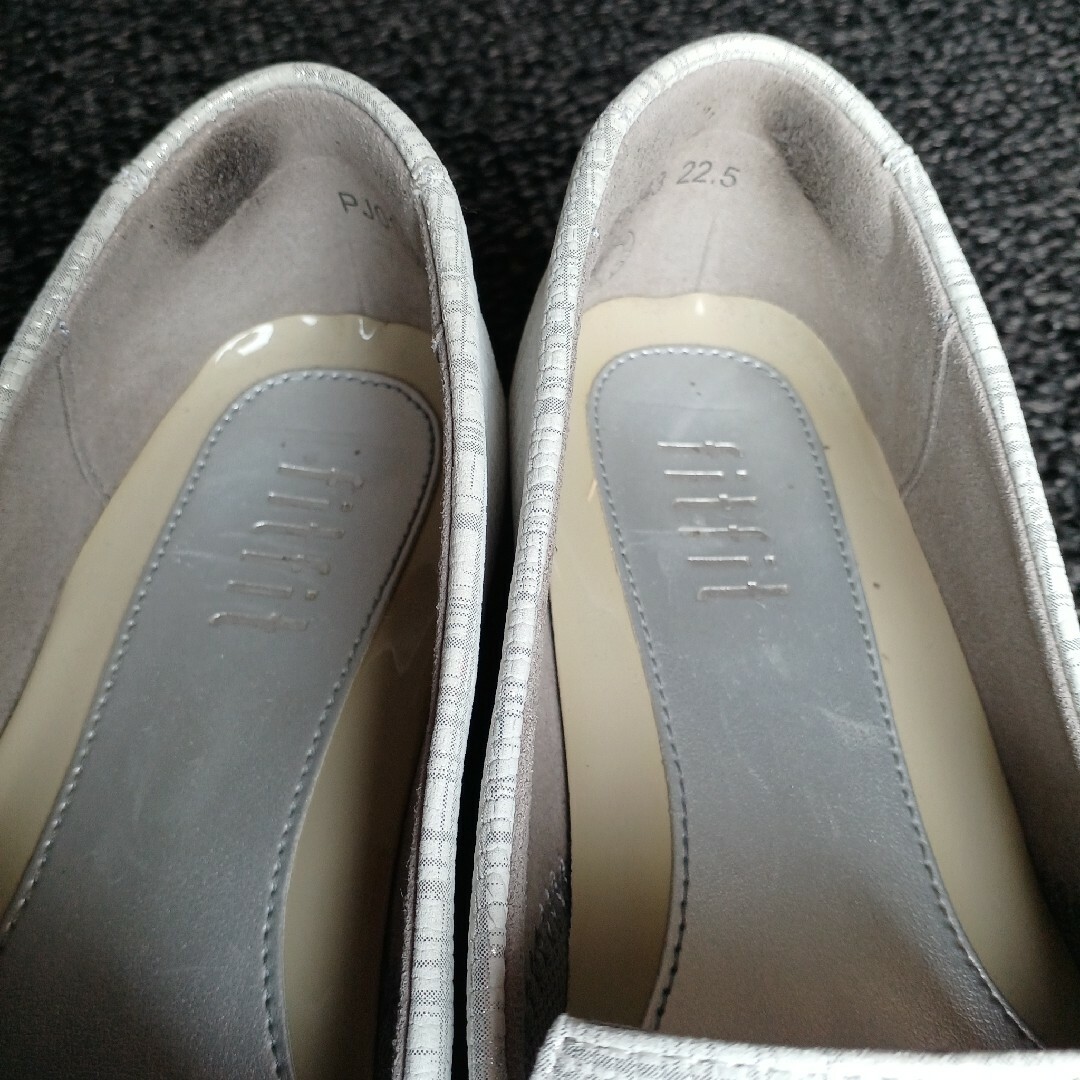 fitfit(フィットフィット)の白パンプス レディースの靴/シューズ(ローファー/革靴)の商品写真