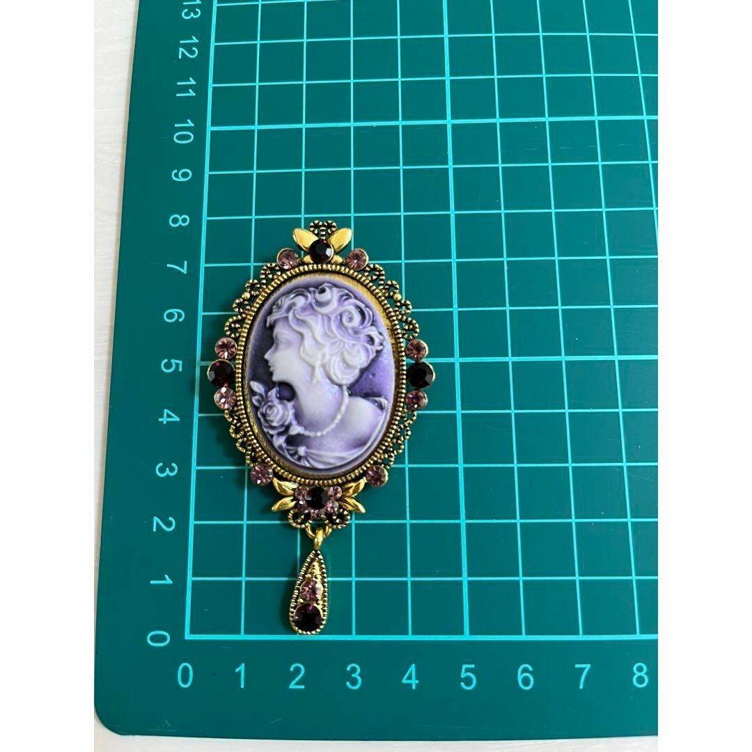 ブローチカメオゴールドおおきめ上品豪華華やかセレモニー揺れる大人可愛いアクセ春夏 レディースのアクセサリー(ブローチ/コサージュ)の商品写真