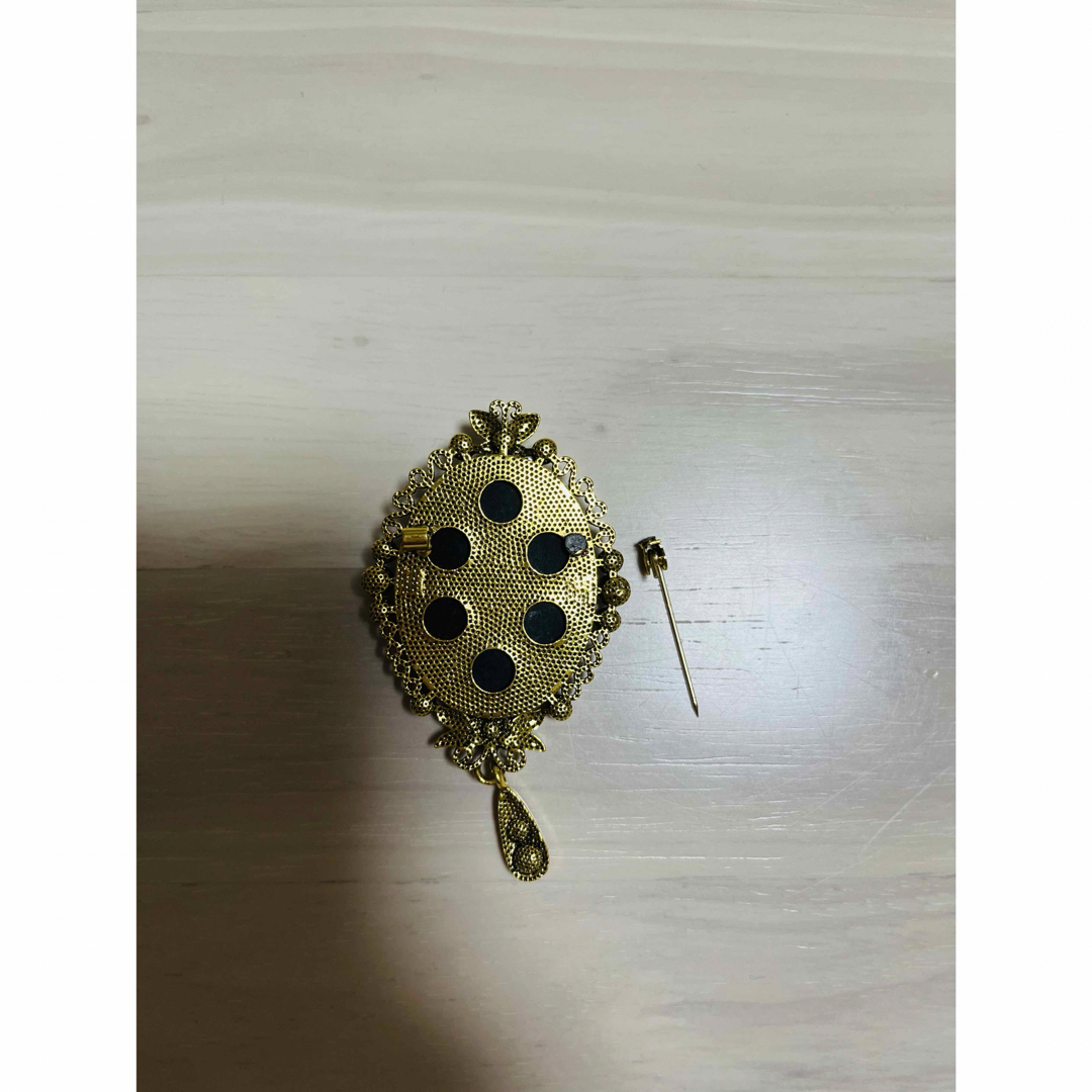 ブローチカメオゴールドおおきめ上品豪華華やかセレモニー揺れる大人可愛いアクセ春夏 レディースのアクセサリー(ブローチ/コサージュ)の商品写真