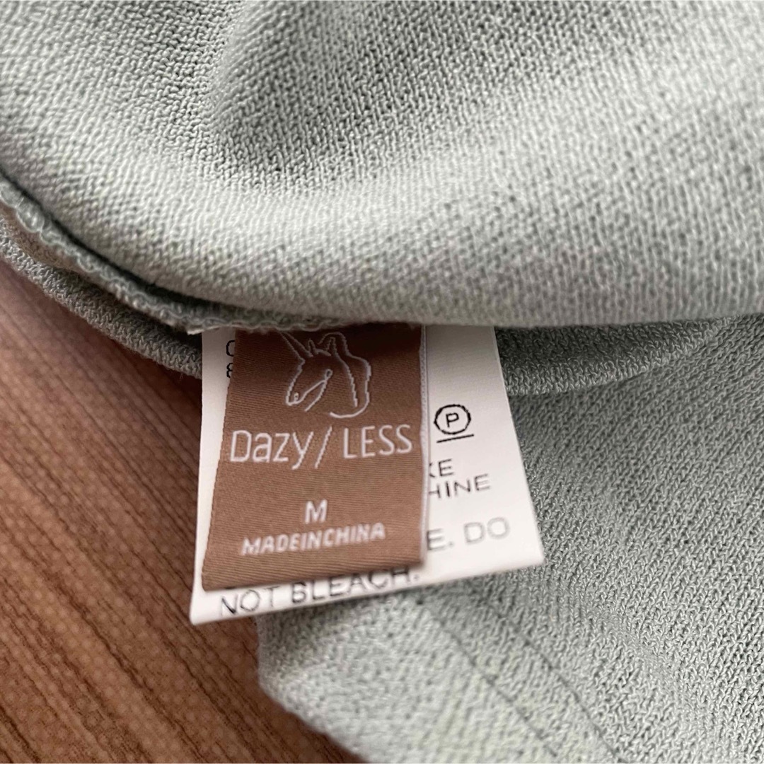 DAZY LESS 半袖　カットソー　M レディースのトップス(カットソー(半袖/袖なし))の商品写真