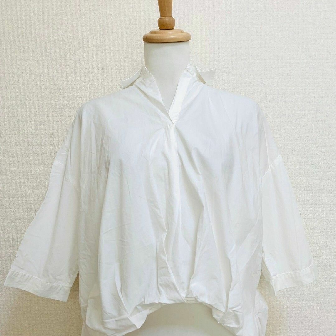 ウイエ　シャツ　L　ホワイト　スキッパー　オフィスカジュアル　綿100% レディースのトップス(シャツ/ブラウス(長袖/七分))の商品写真