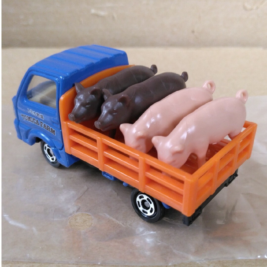 Takara Tomy(タカラトミー)のトミカギフトばらし スズキ キャリイ 牧場トラック エンタメ/ホビーのおもちゃ/ぬいぐるみ(ミニカー)の商品写真