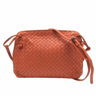 ボッテガヴェネタ(Bottega Veneta)のBOTTEGA VENETA　ボッテガ ヴェネタ　イントレチャート　ショルダーバッグ　オレンジ　レザーバッグ　レザー　斜め掛け　肩掛け　ショルダー　バッグ　カバン　鞄　レディース　メンズ　ユニセックス(ショルダーバッグ)