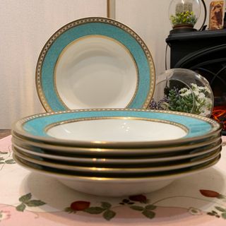 ウェッジウッド(WEDGWOOD)の未使用　ウェッジウッド  ユーランダー　パウダーターコイズ　20cmサラダボウル(食器)