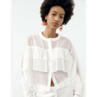 ザラ(ZARA)のZARA 大人気商品　フリルロマンティックブラウス　ホワイト(シャツ/ブラウス(長袖/七分))