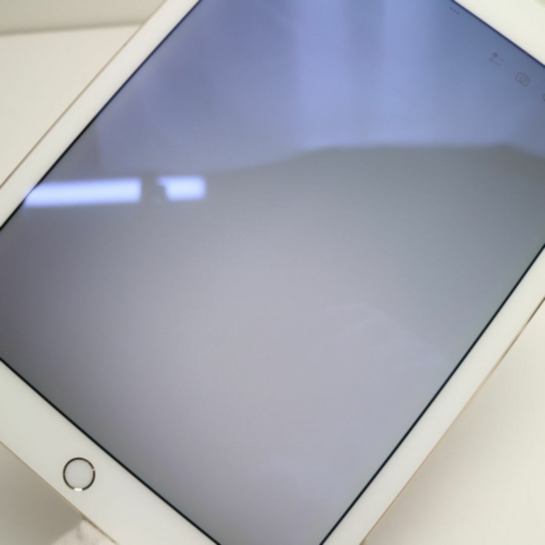 Apple(アップル)の超美品 docomo iPad Air 2 16GB ゴールド  M333 スマホ/家電/カメラのPC/タブレット(タブレット)の商品写真