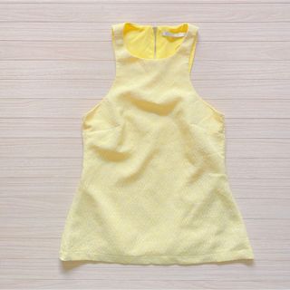 ザラ(ZARA)のzara ザラ　ノースリーブ　トップス　タンクトップ　イエロー　春　夏(タンクトップ)