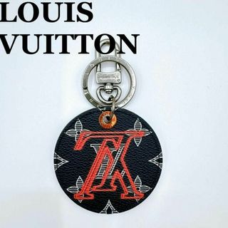 LOUIS VUITTON - ルイヴィトン キーホルダー MP1988 ポルトクレLV アップサイドダウン