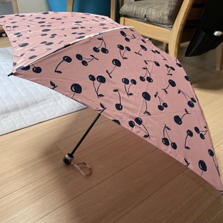 ムーンバット(MOONBAT)の美品　ムーンバット　折りたたみ傘　チェリー柄　ピンク(傘)