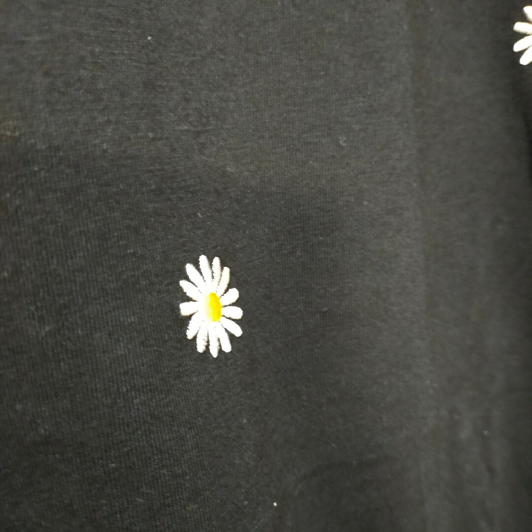 デイジー 刺繍 半袖 ブラック Tシャツ 半袖Tシャツ レディースのトップス(Tシャツ(半袖/袖なし))の商品写真