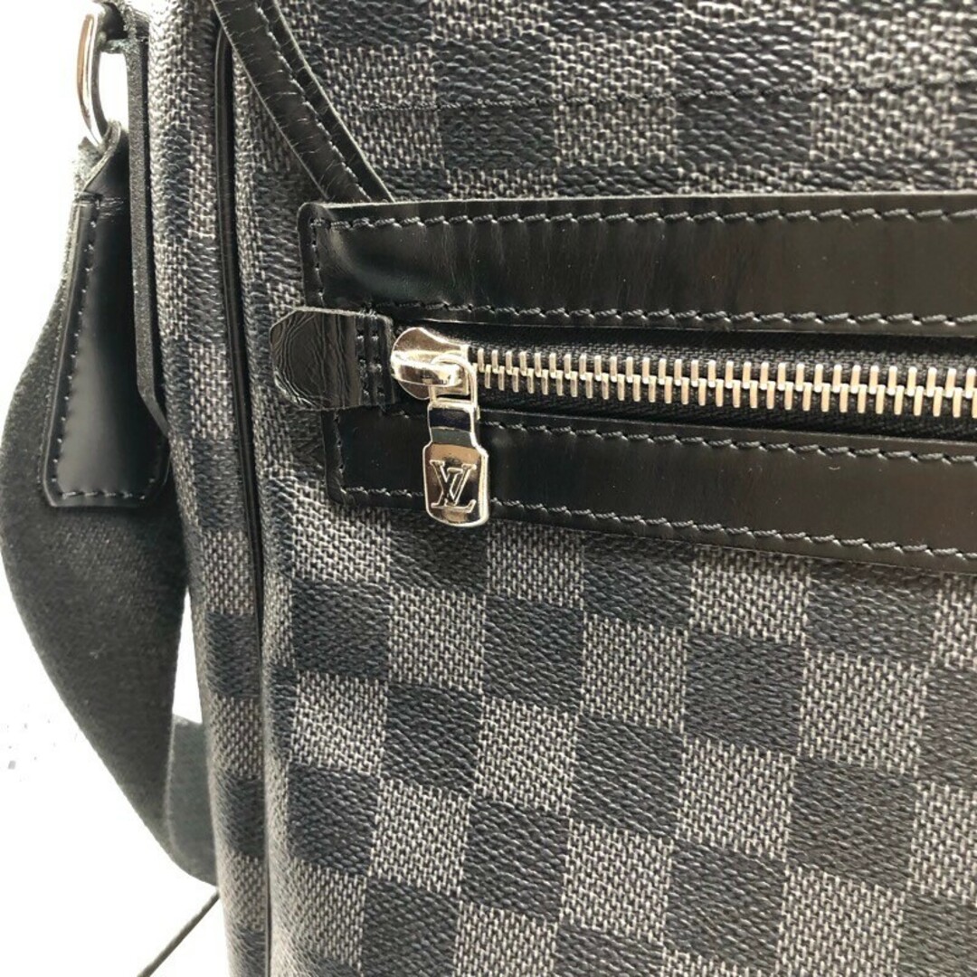 LOUIS VUITTON(ルイヴィトン)の　ルイ・ヴィトン LOUIS VUITTON ダニエルMM N58033 ブラック ダミエ・グラフィット メンズ ショルダーバッグ メンズのバッグ(ショルダーバッグ)の商品写真