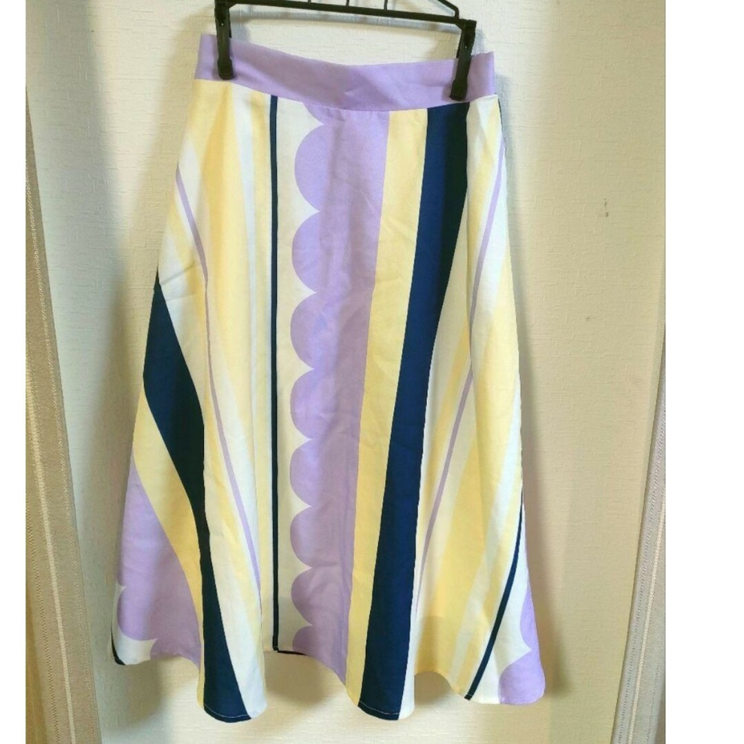 TOCCO closet(トッコクローゼット)の宮田聡子さん着用　トッコクローゼット　ミモレ丈スカート レディースのスカート(ひざ丈スカート)の商品写真