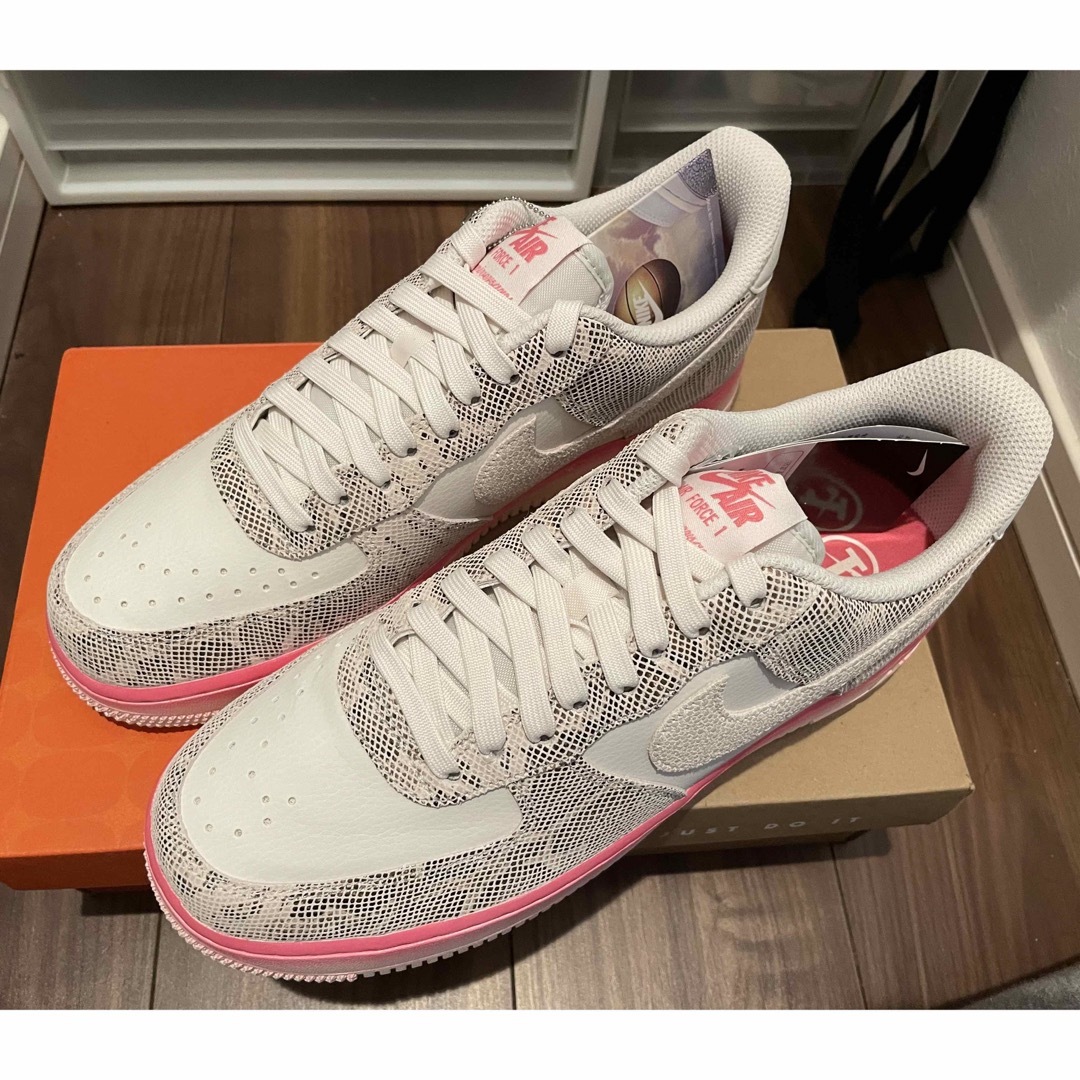 NIKE(ナイキ)のwmns NIKE air force1 07 lx メンズの靴/シューズ(スニーカー)の商品写真